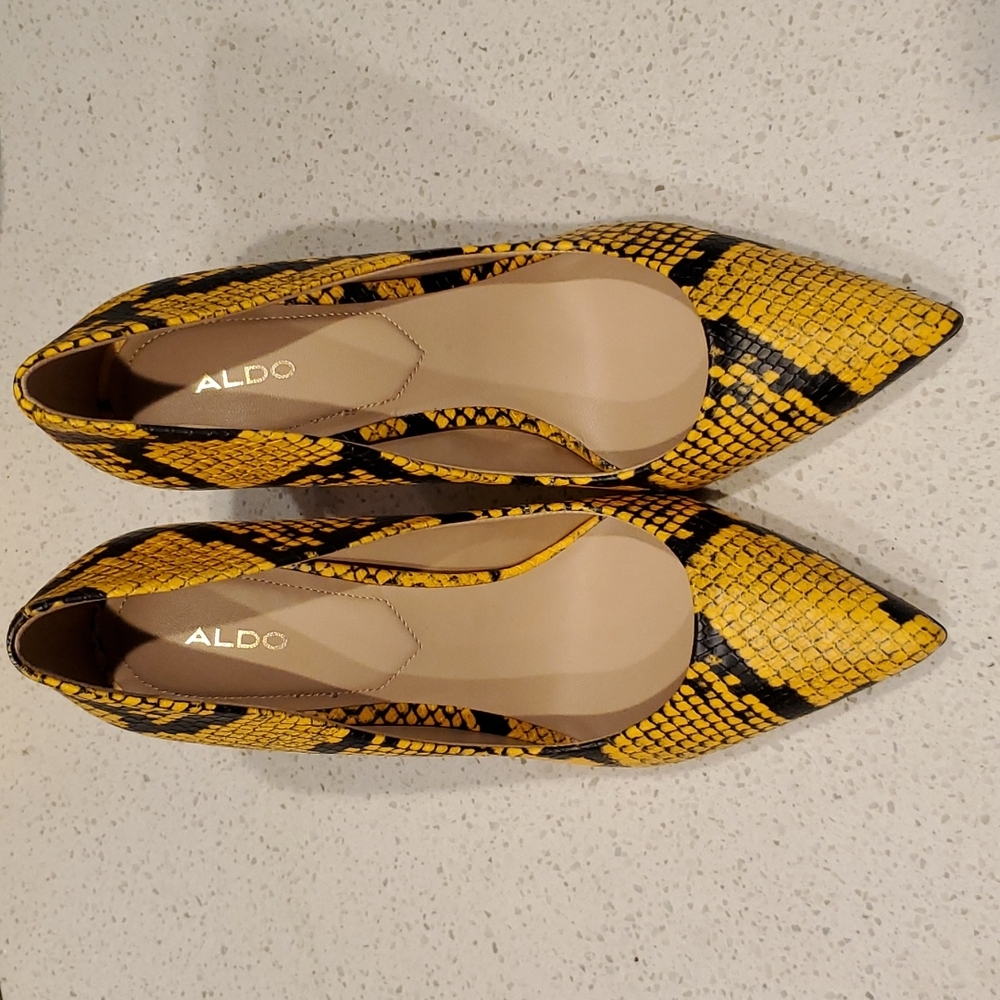 New Aldo 9 Yellow and Black Faux Snakeskin Patterned Heels